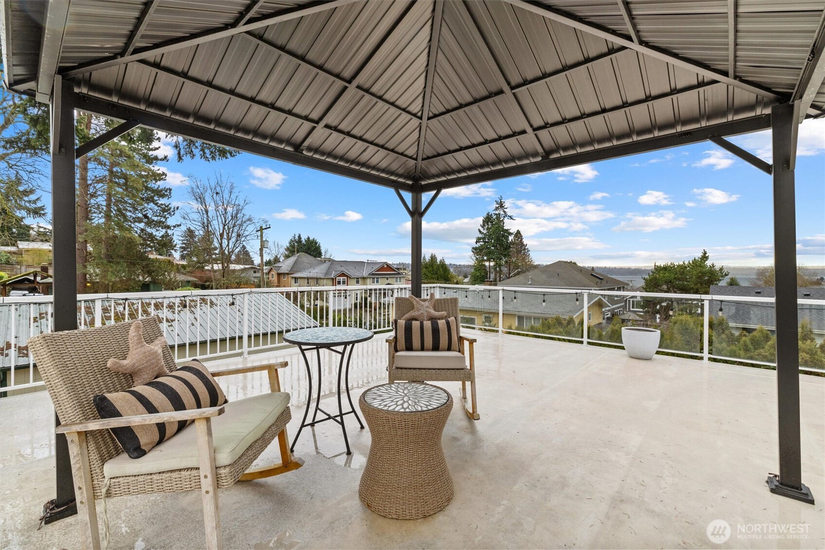 3415 N Garden Avenue Property Photo 16