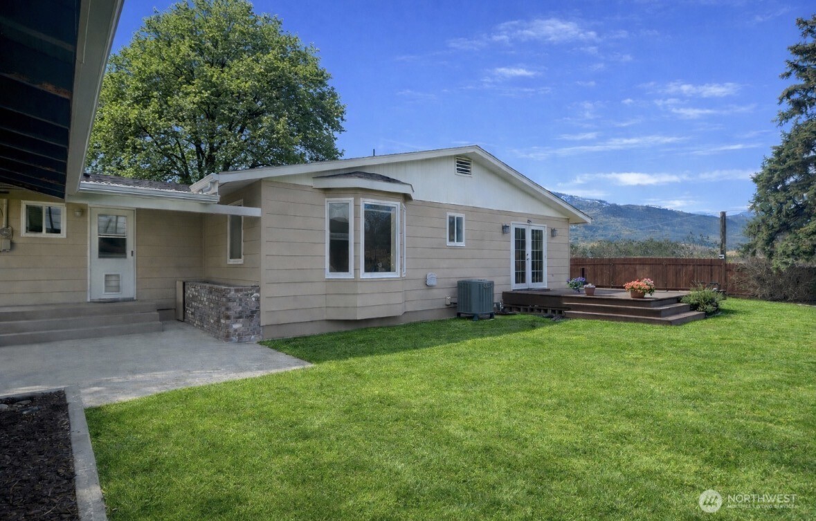 1127 Central Avenue Property Photo 2