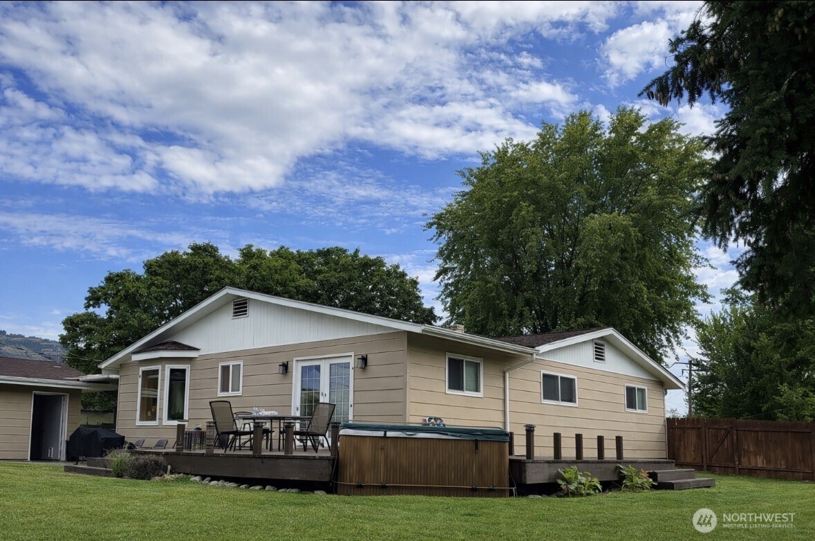 1127 Central Avenue Property Photo 4