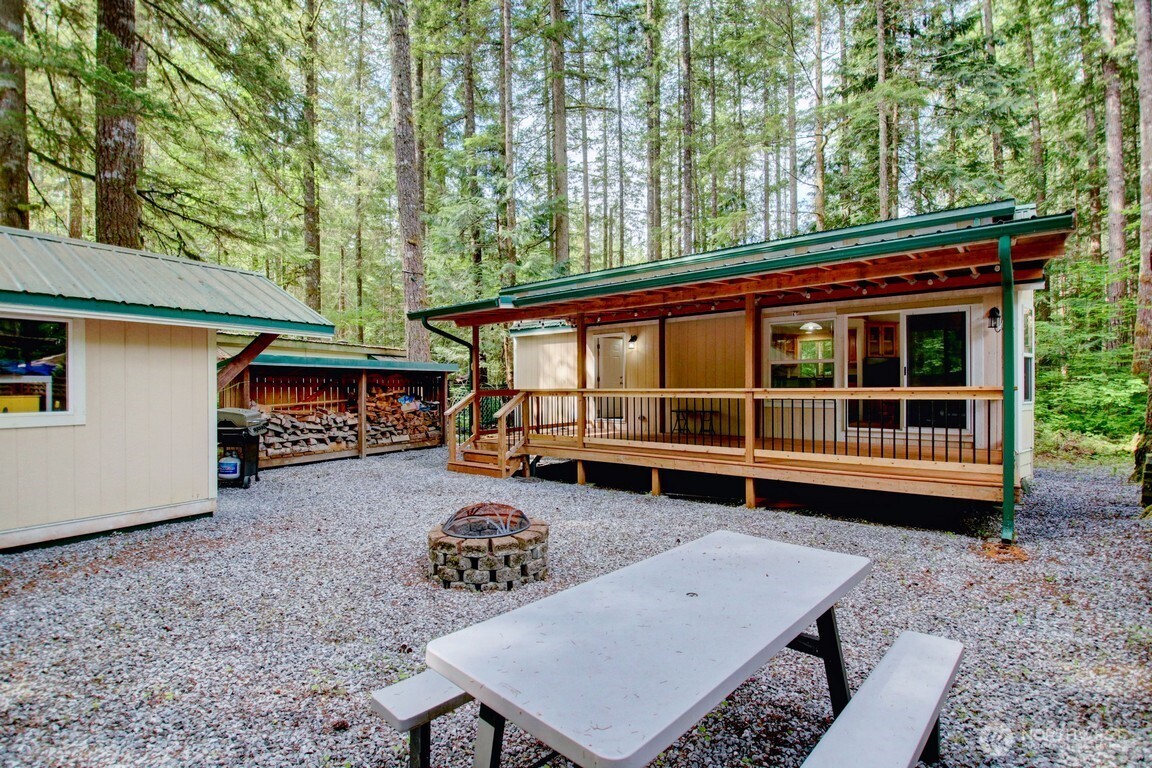 20 Goldrush Road Property Photo 1