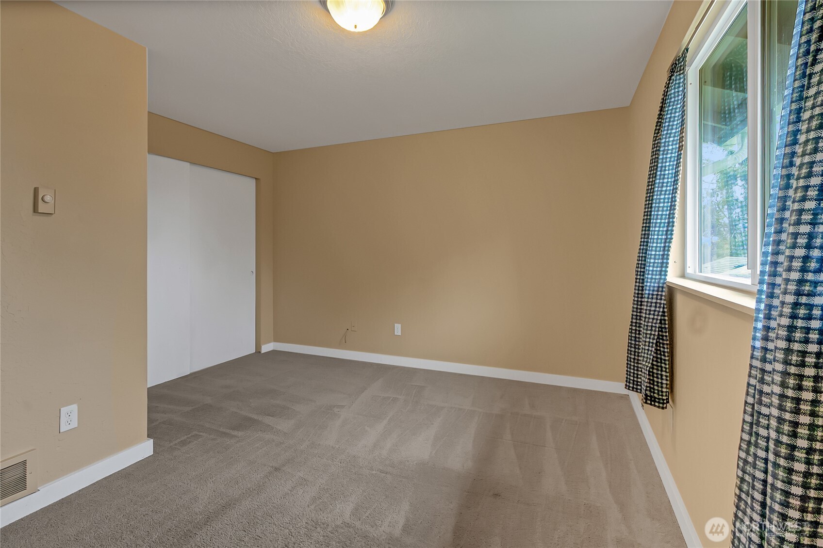 9310 Pinedrop Drive Property Photo 8