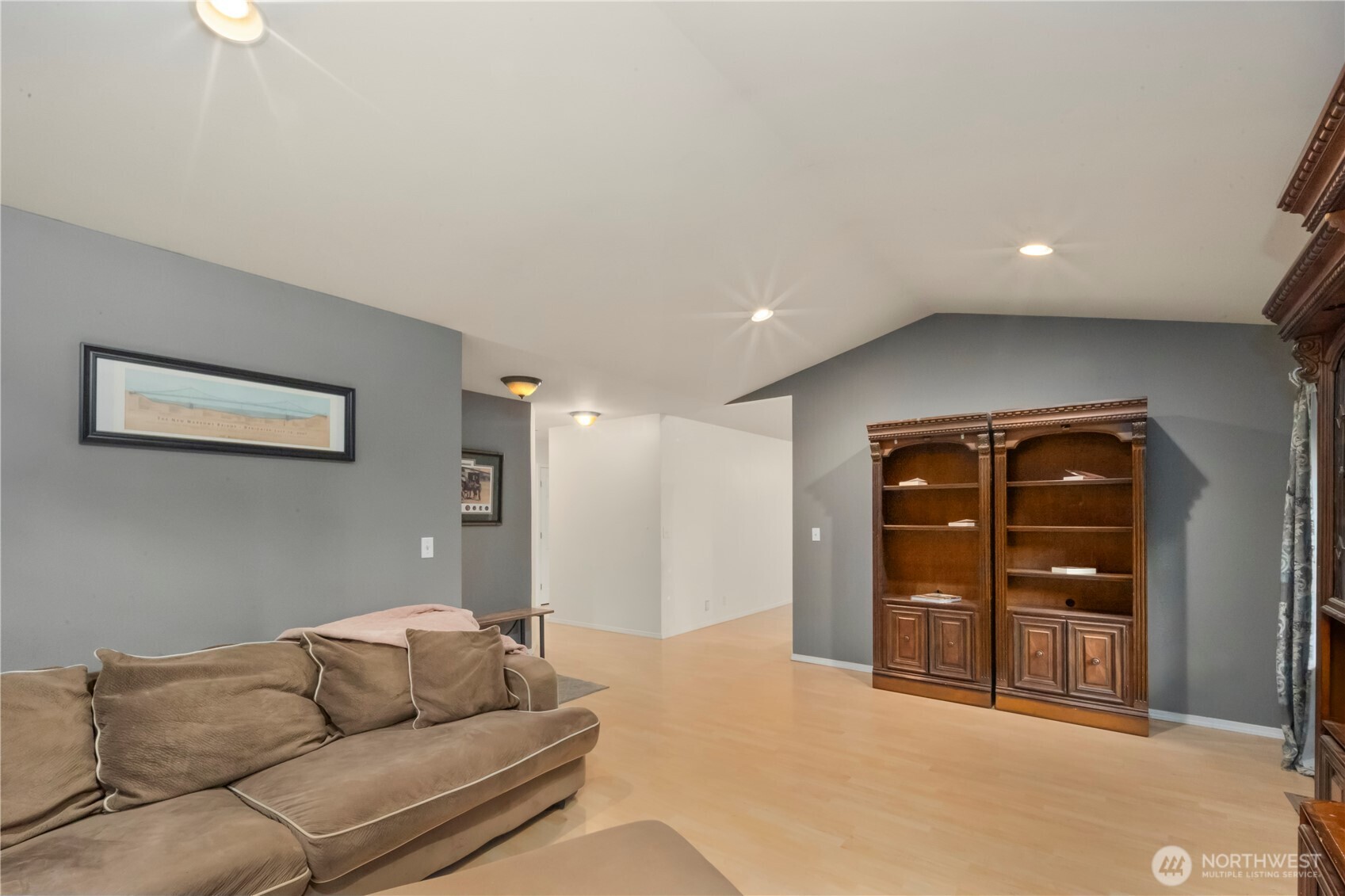 10405 Olympic Place Property Photo 3