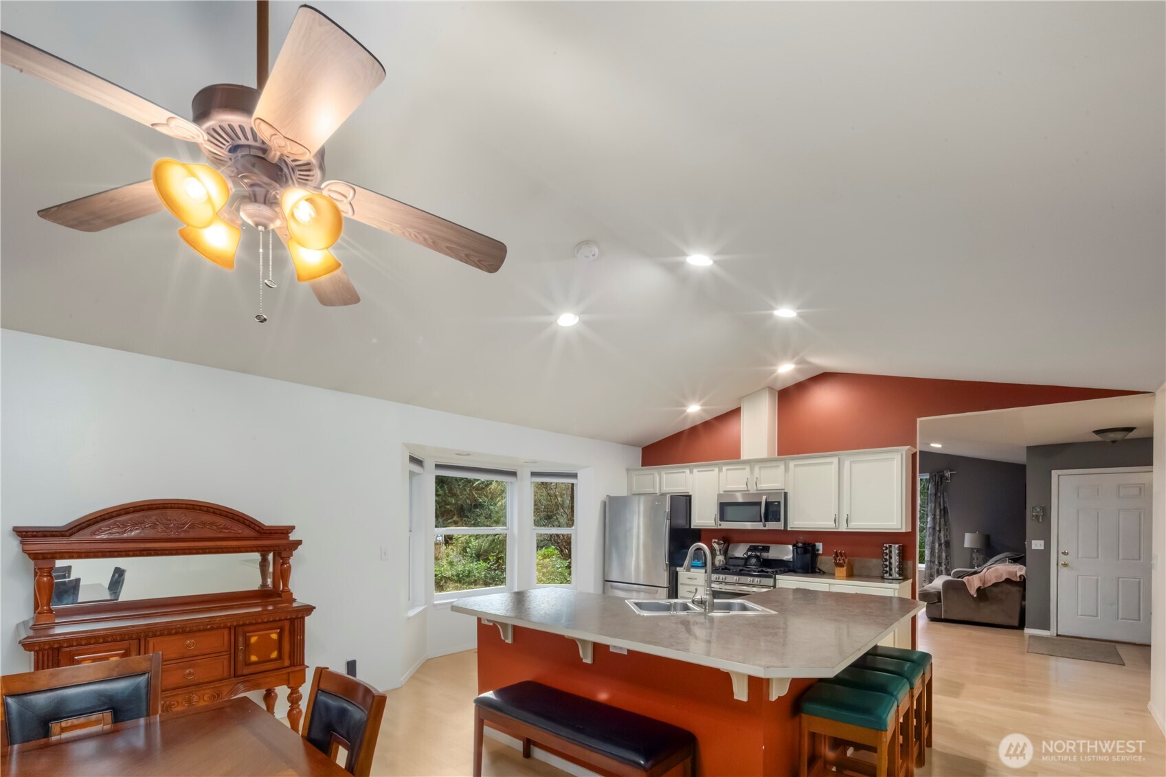 10405 Olympic Place Property Photo 5