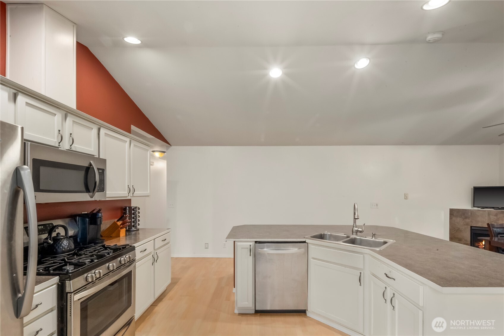 10405 Olympic Place Property Photo 6