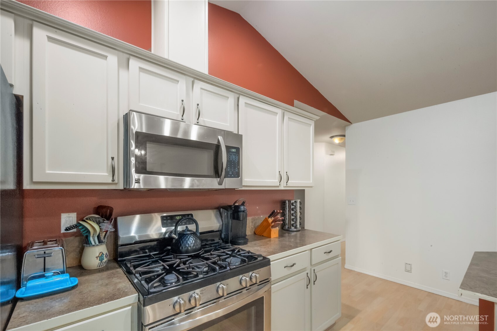 10405 Olympic Place Property Photo 7