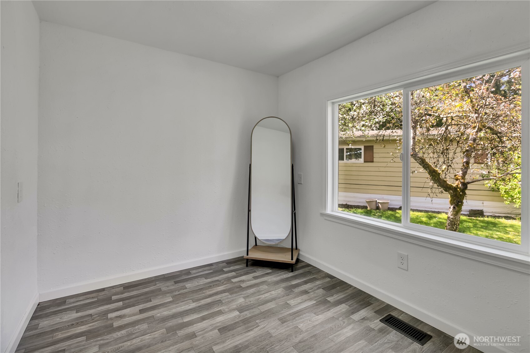 11517 155 Avenue Property Photo 11