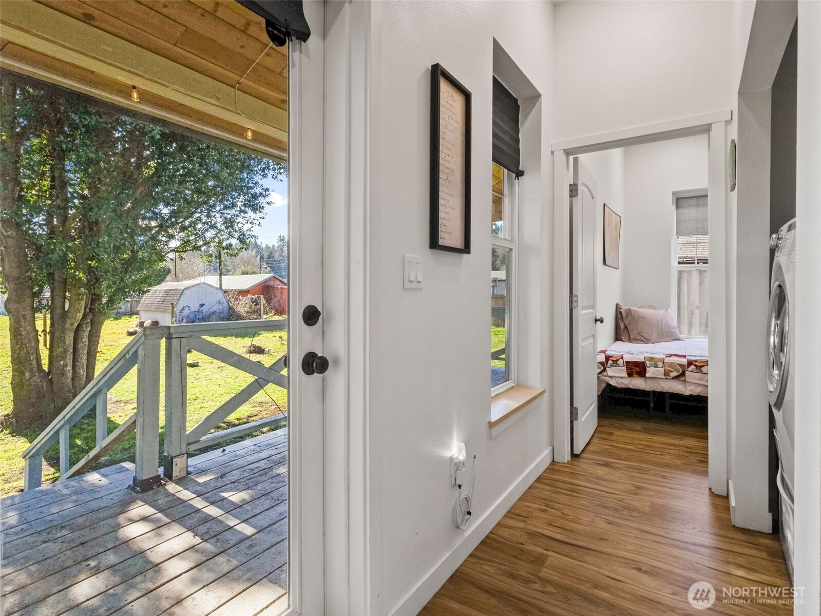 203 E 6th St Property Photo 17