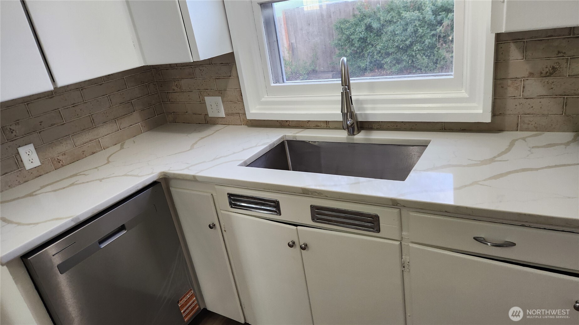 2340 N Rainier St Property Photo 4
