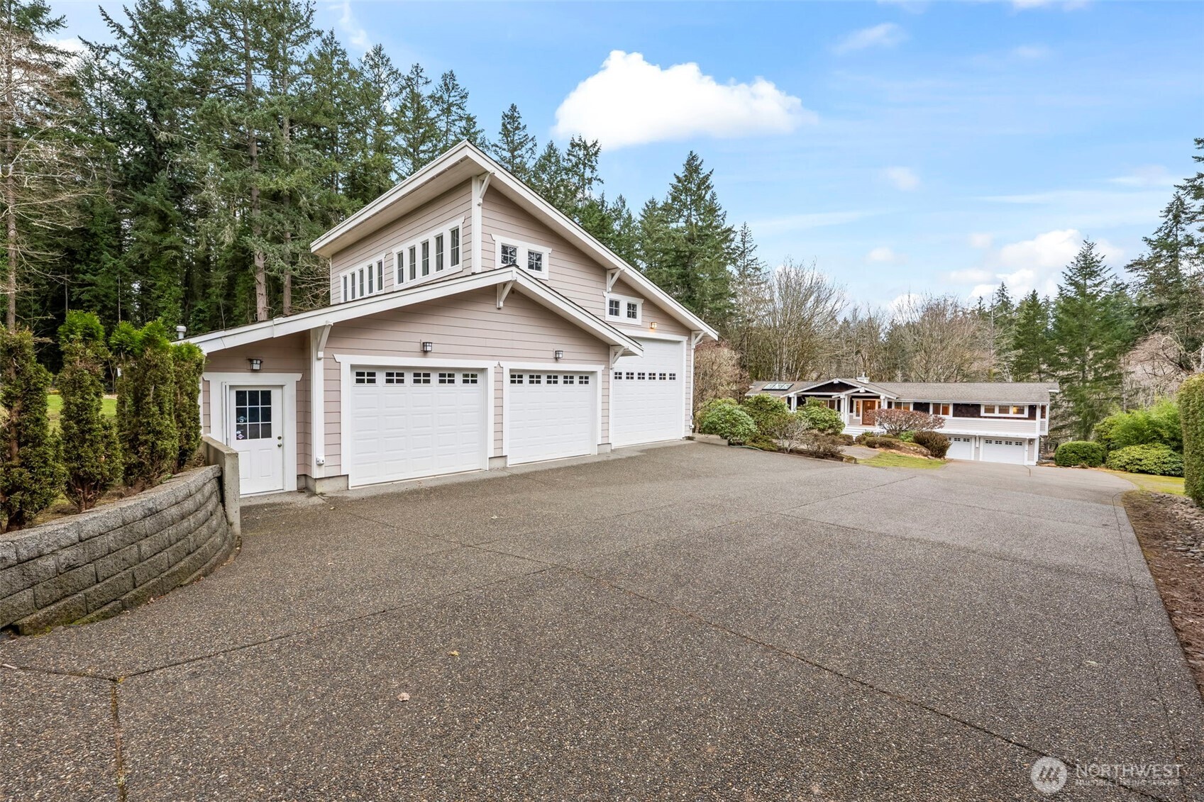 8711 92nd Street Property Photo 2