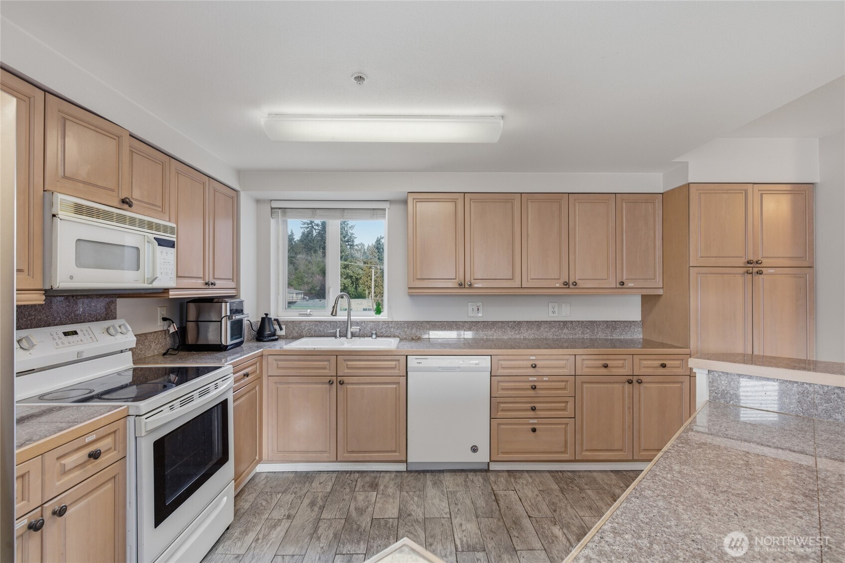 15020 Bothell Way 406 Property Photo 6