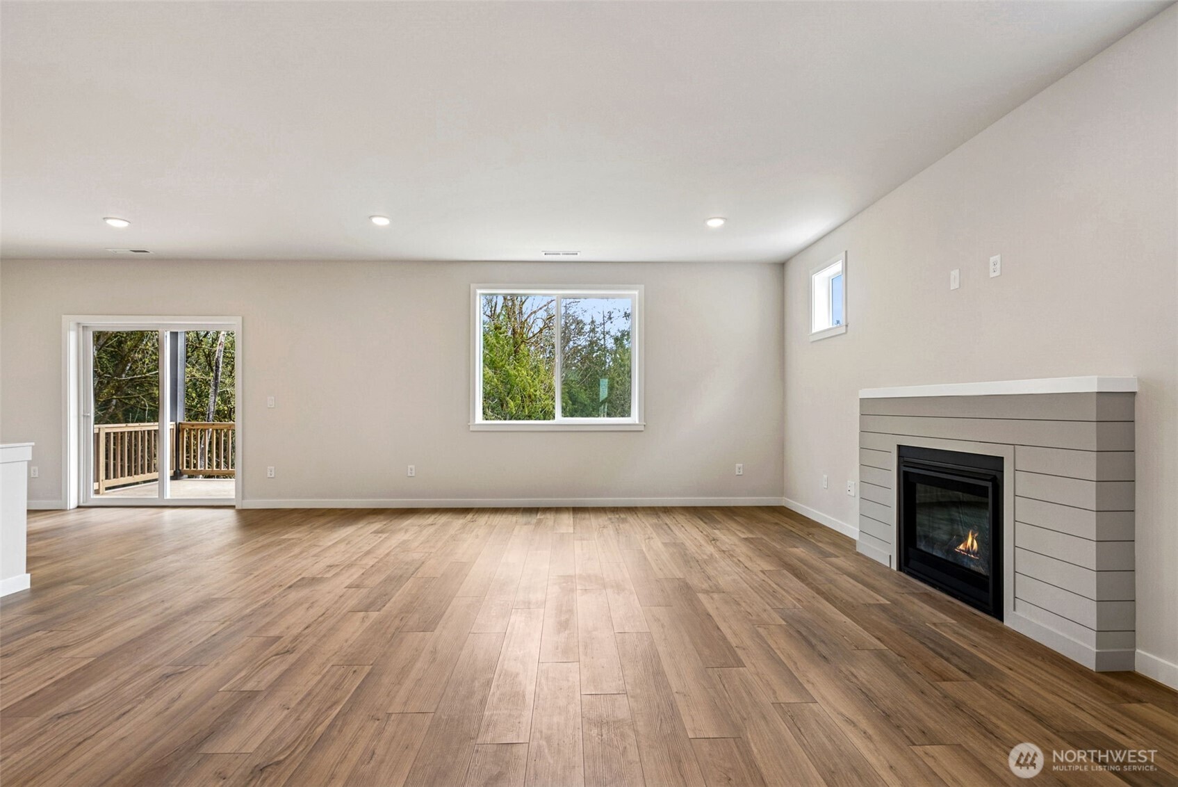 2055 Ne Norseman Way Property Photo 10