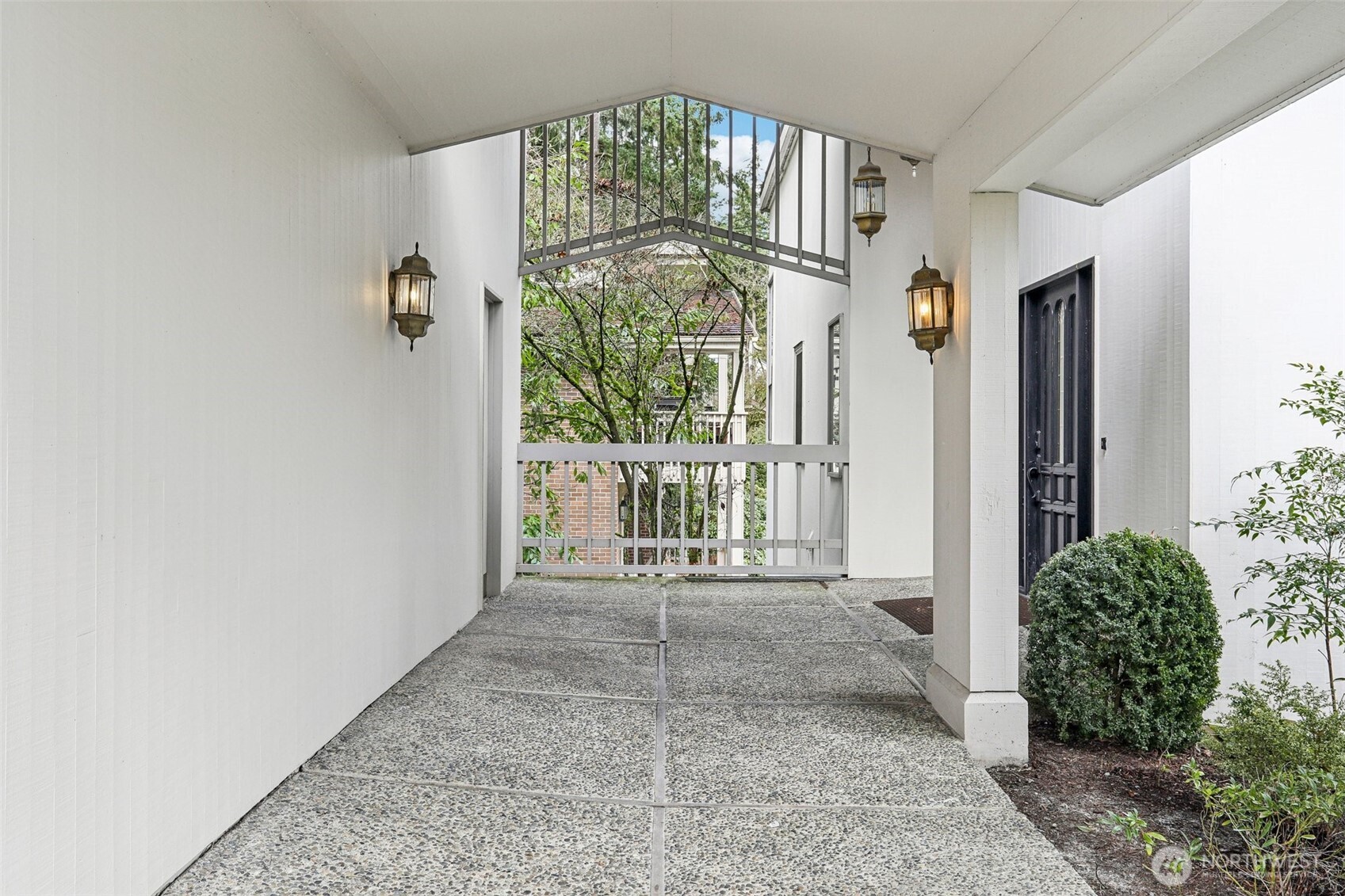 1220 80th Place Property Photo 4