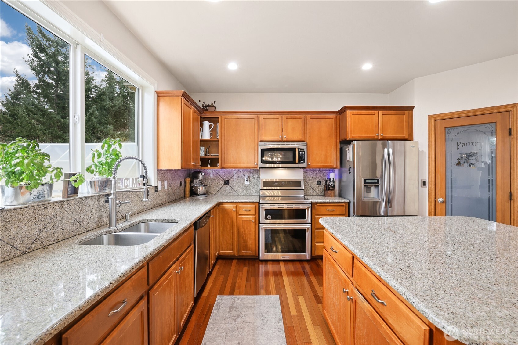 655 Joy Street Property Photo 11
