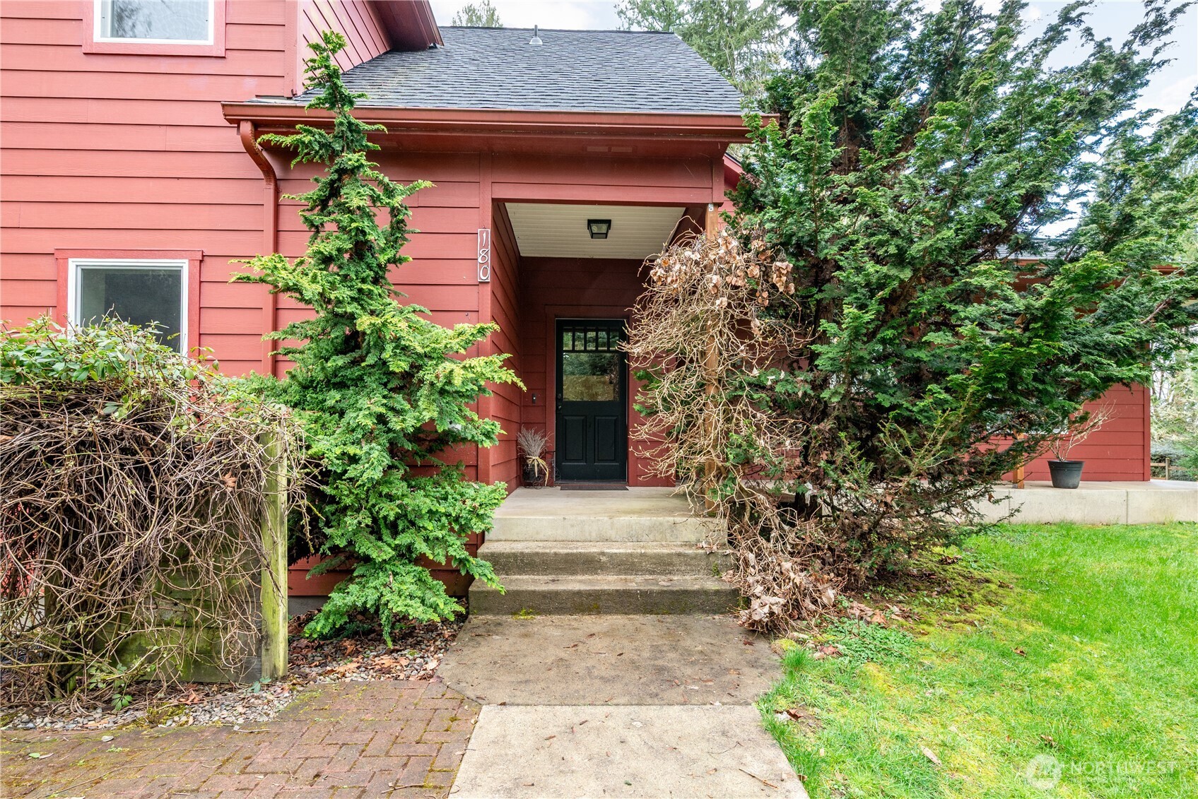 180 Trinity Drive Property Photo 3