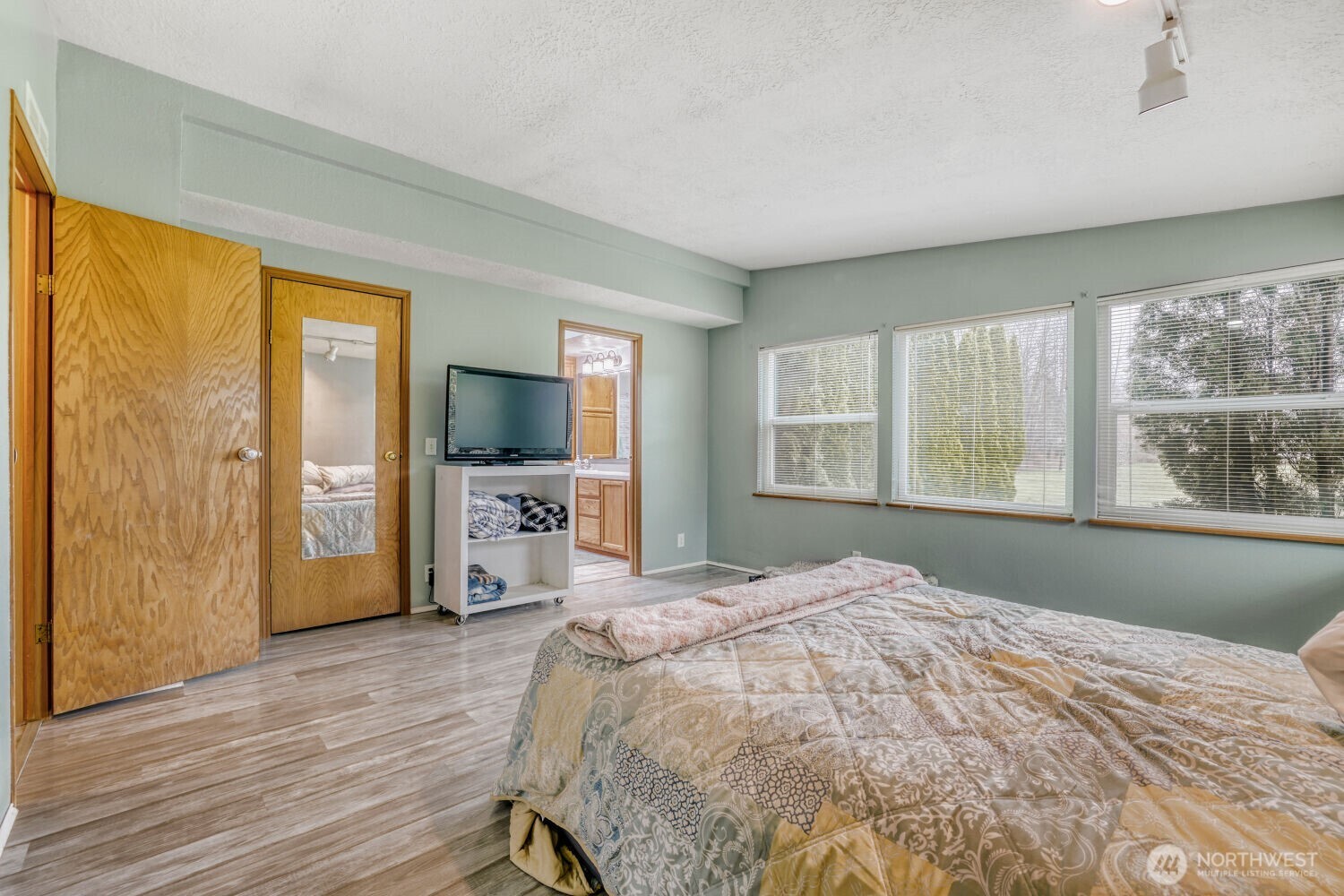 35605 State Route 2 Property Photo 15