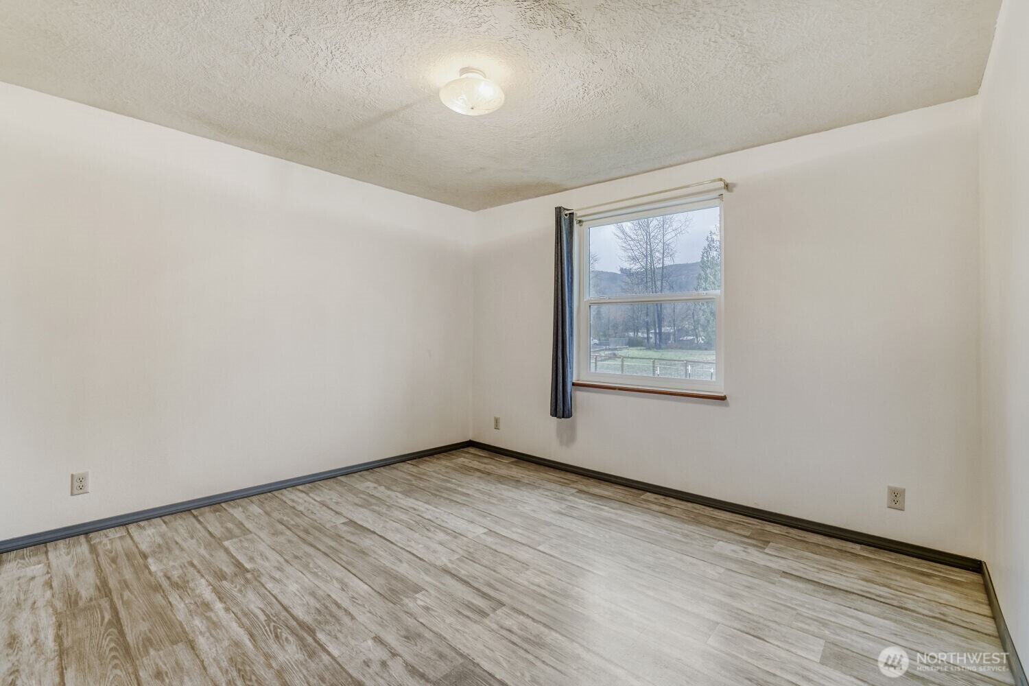 35605 State Route 2 Property Photo 20