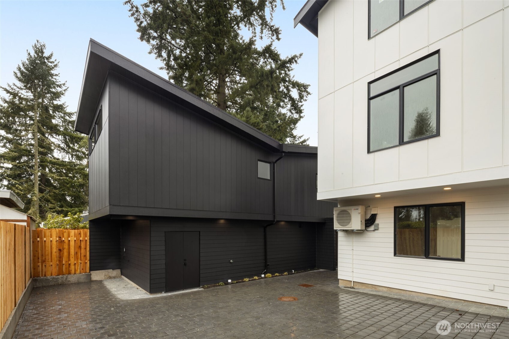 14035 Densmore Avenue Property Photo 2