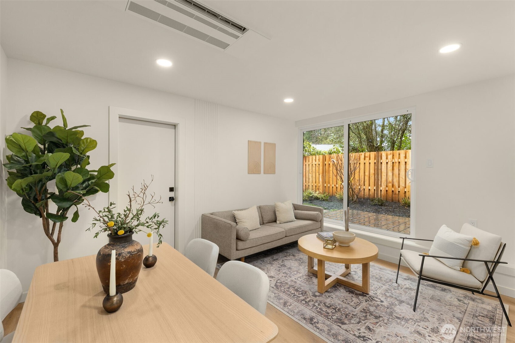 14035 Densmore Avenue Property Photo 12
