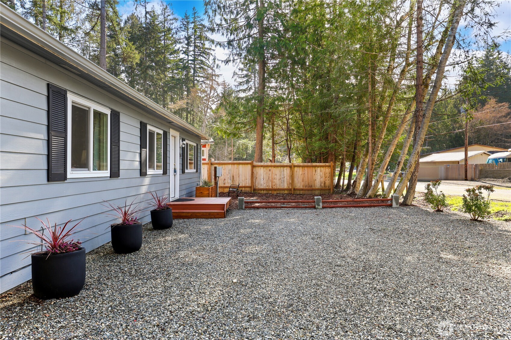 350 E Lakeshore Drive Property Photo 2