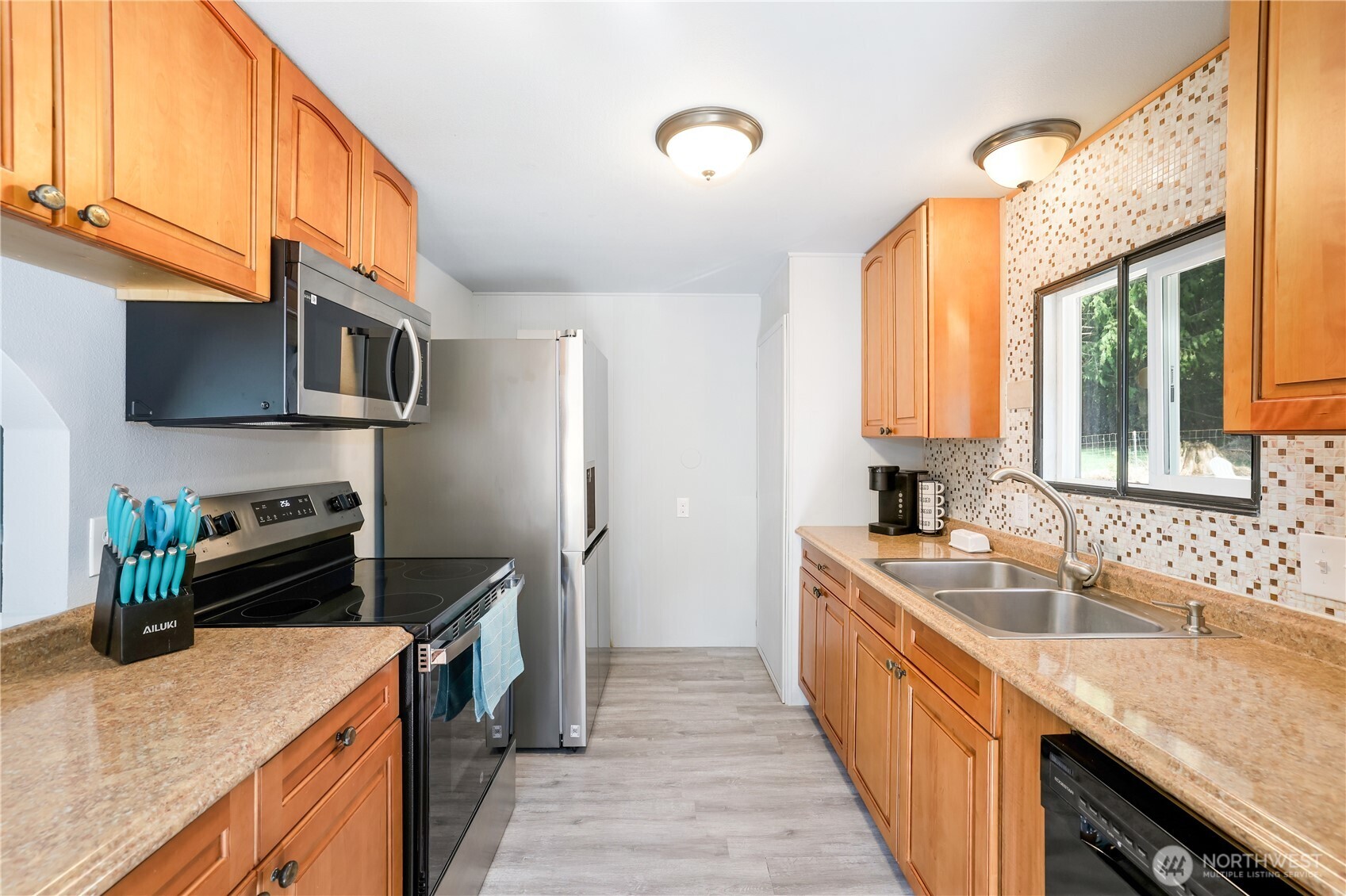 350 E Lakeshore Drive Property Photo 12