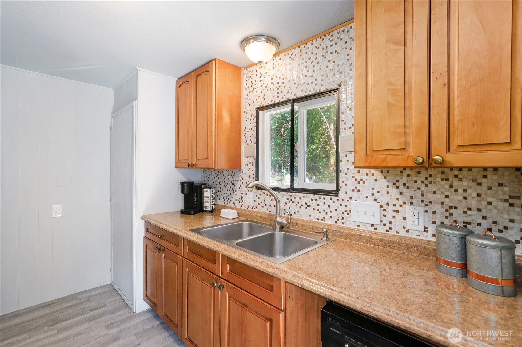 350 E Lakeshore Drive Property Photo 13