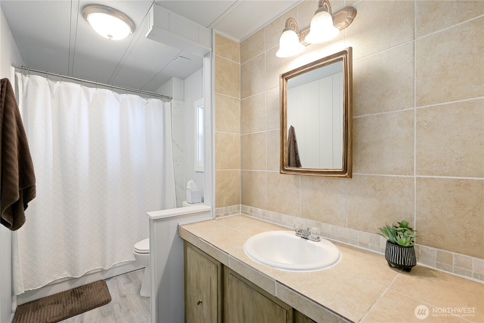 350 E Lakeshore Drive Property Photo 17