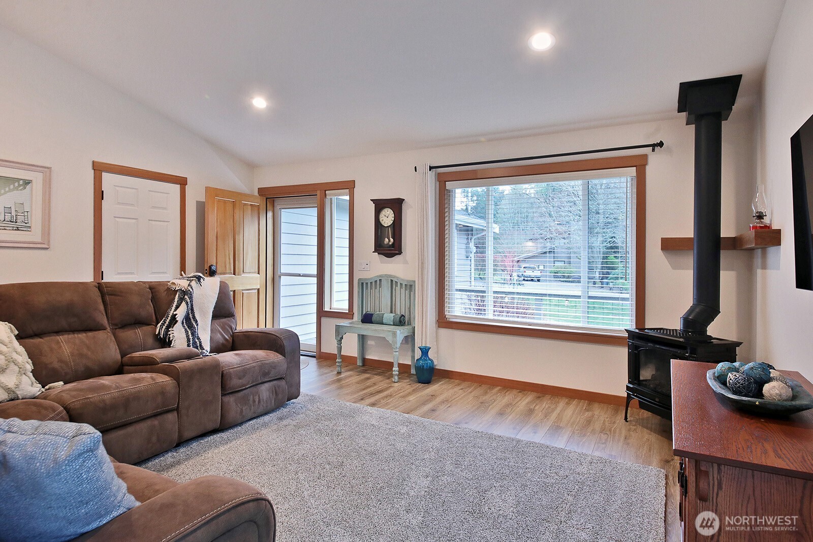 2903 Hi Crest Road Property Photo 4