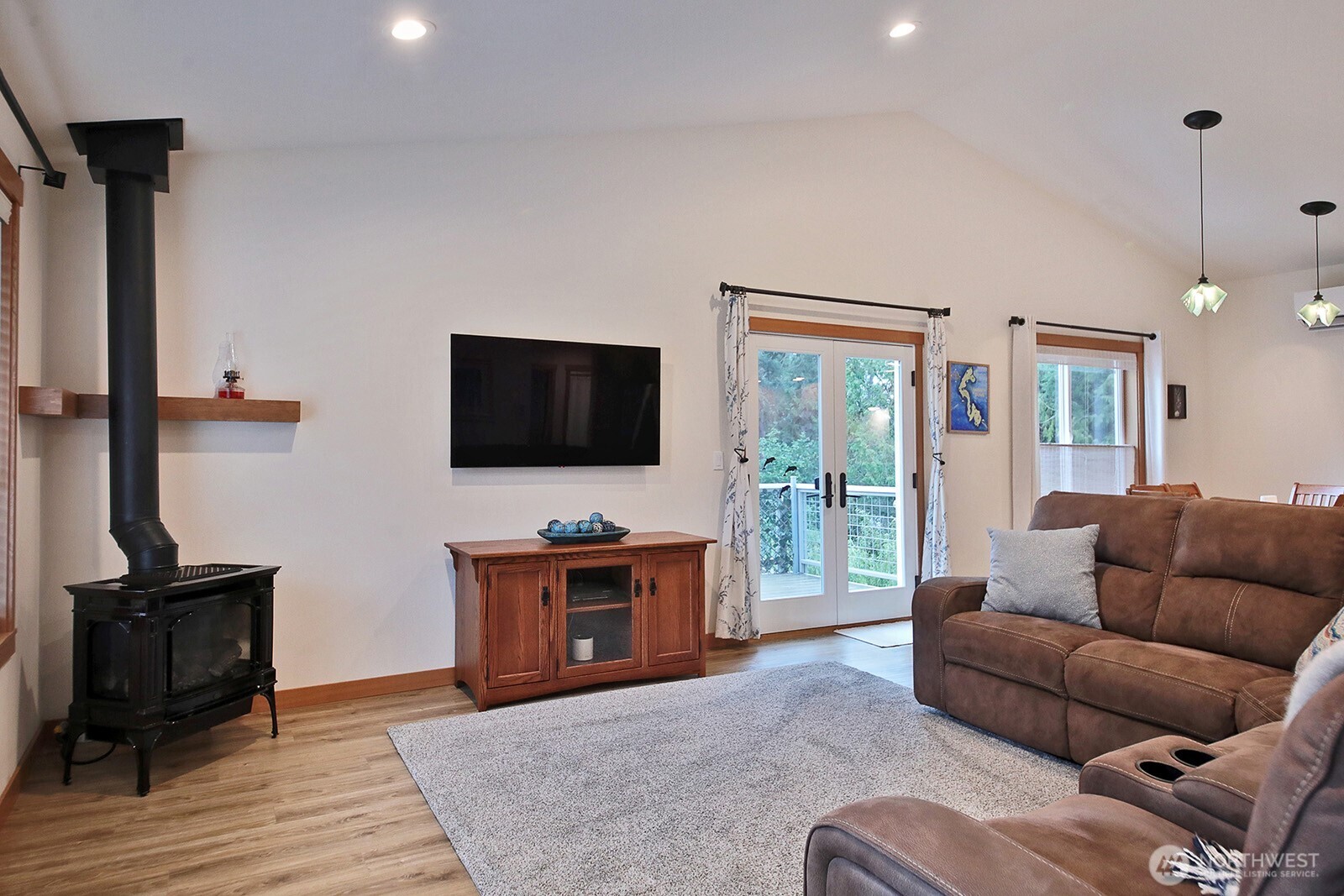 2903 Hi Crest Road Property Photo 5