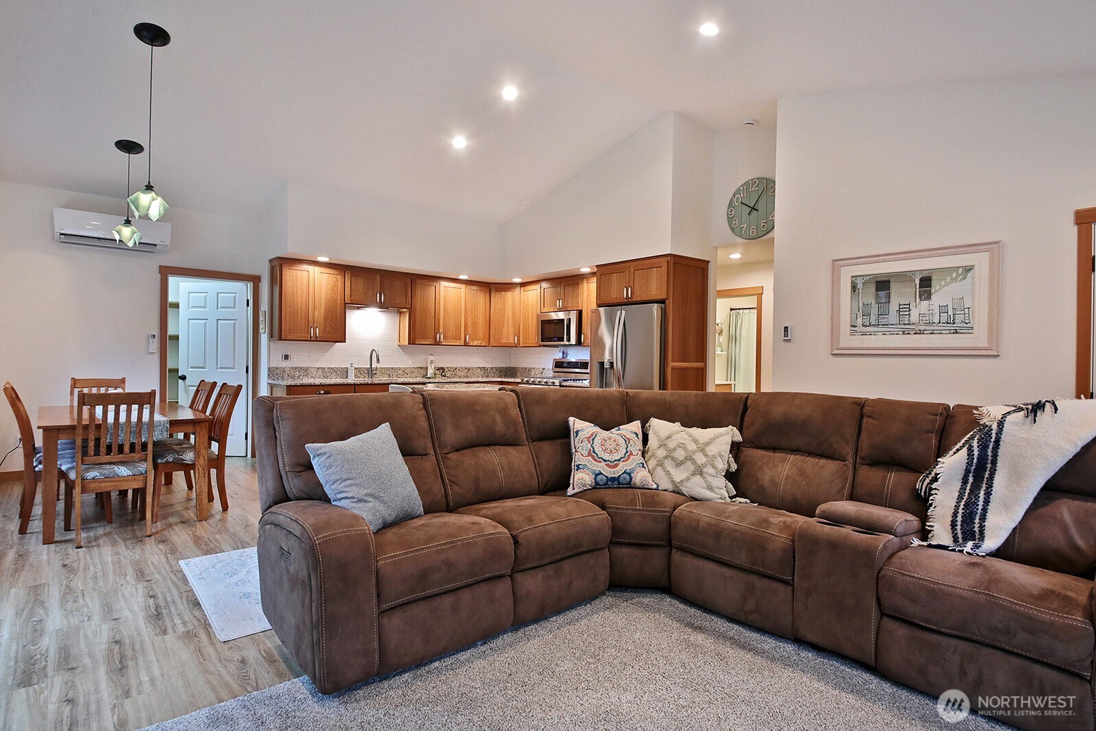 2903 Hi Crest Road Property Photo 6