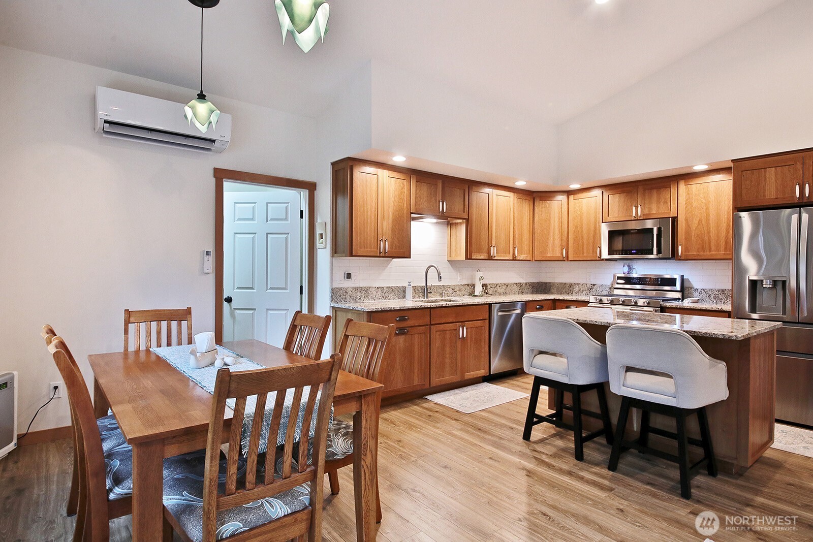 2903 Hi Crest Road Property Photo 8