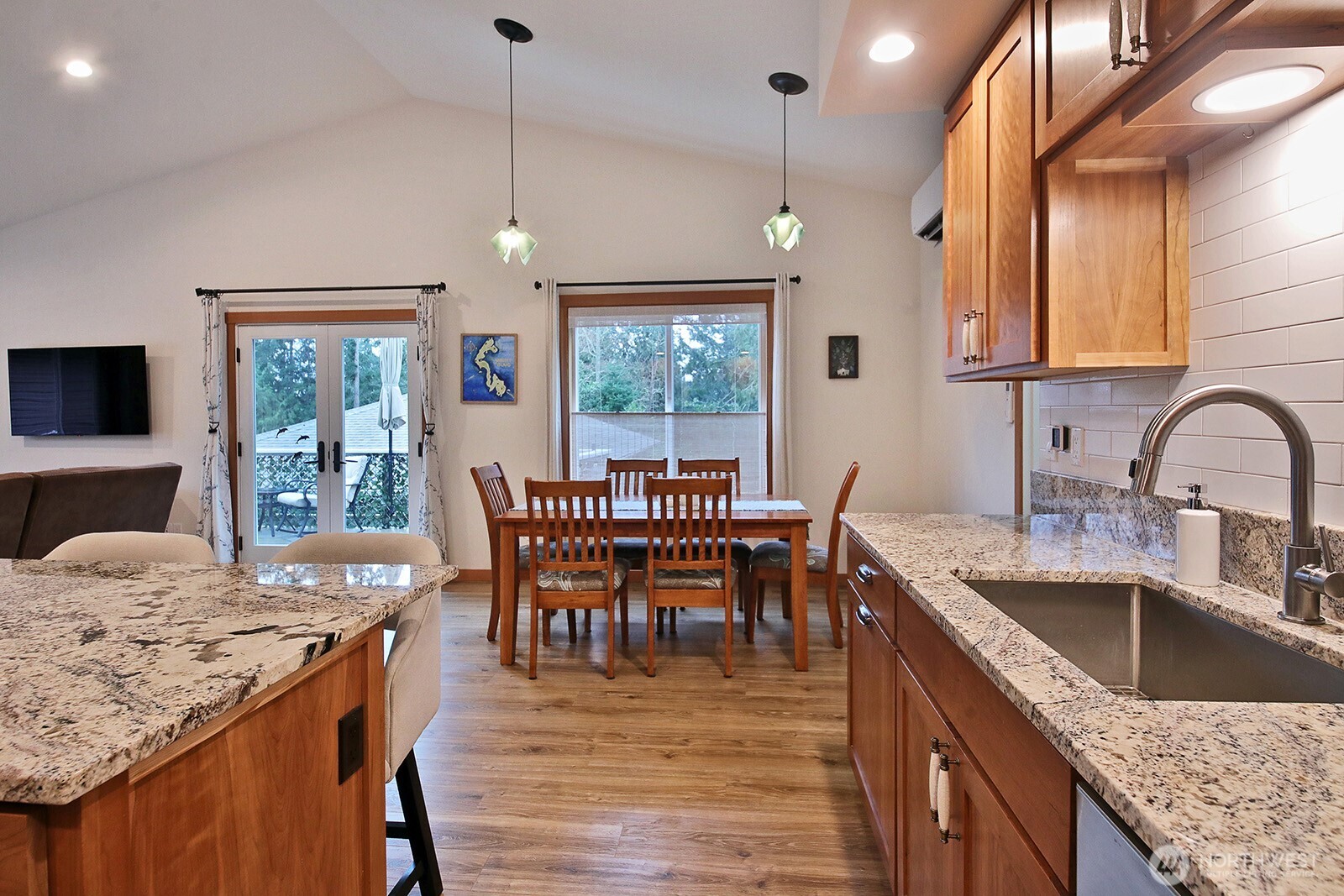 2903 Hi Crest Road Property Photo 11