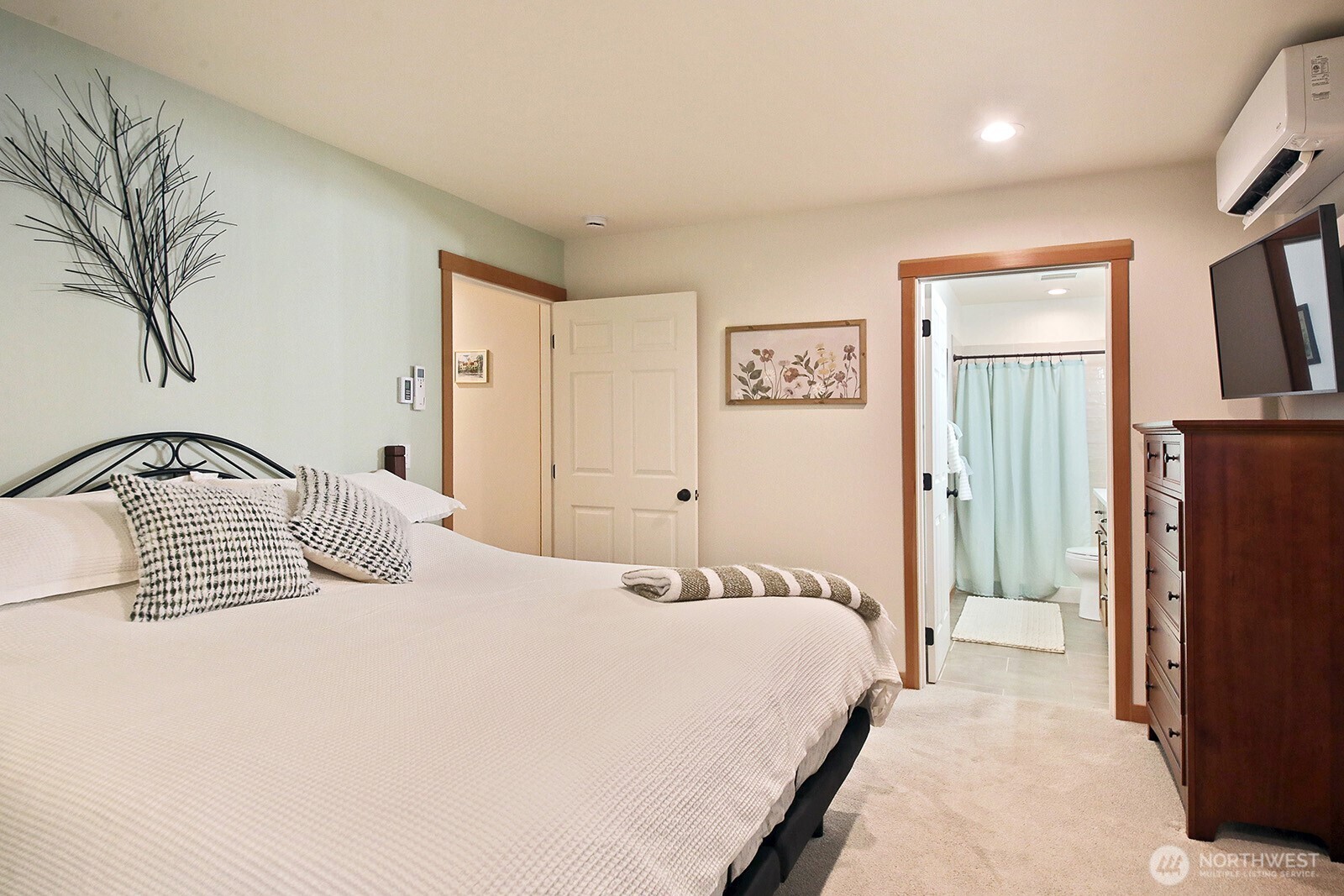 2903 Hi Crest Road Property Photo 15