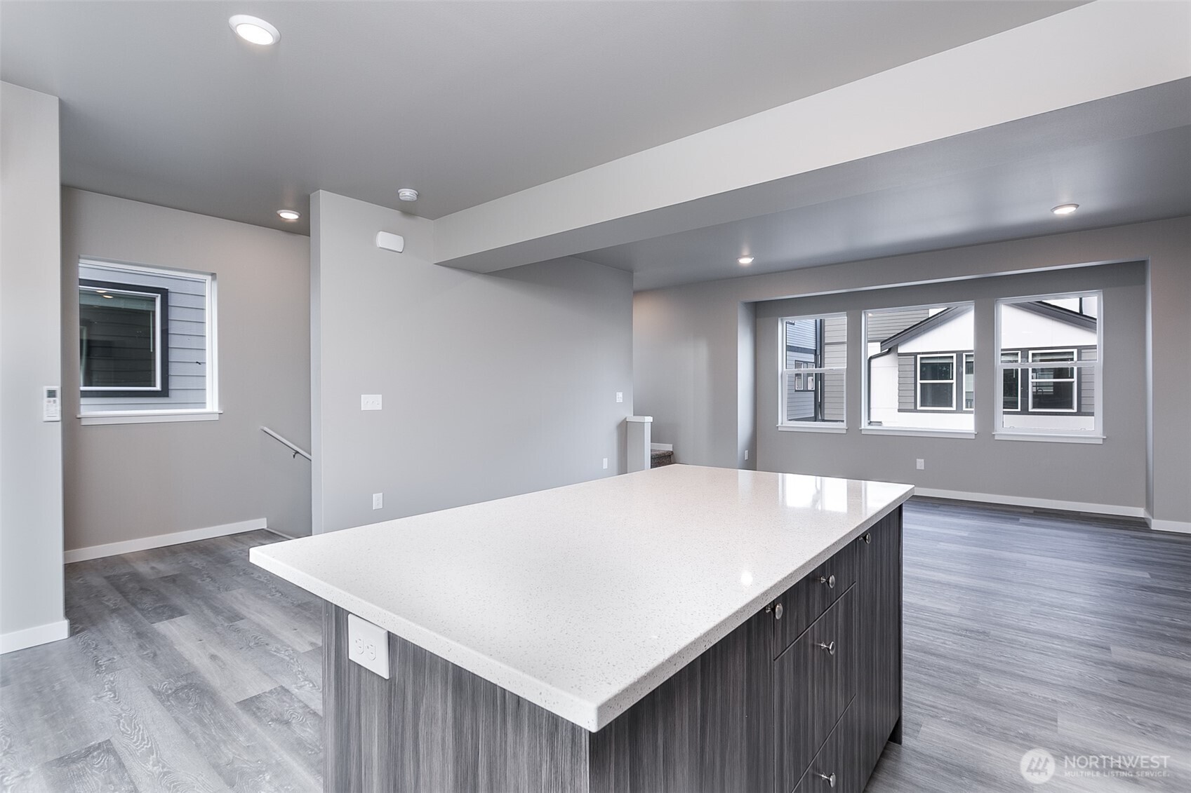 1817 Eastgate Loop Property Photo 2