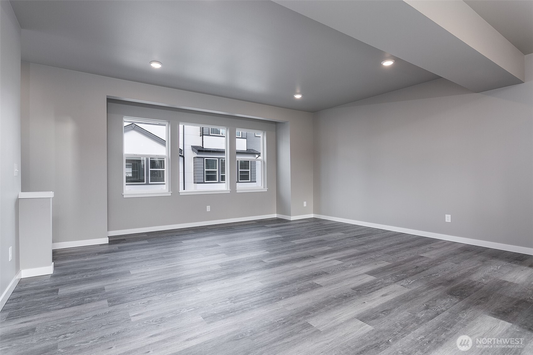 1817 Eastgate Loop Property Photo 8