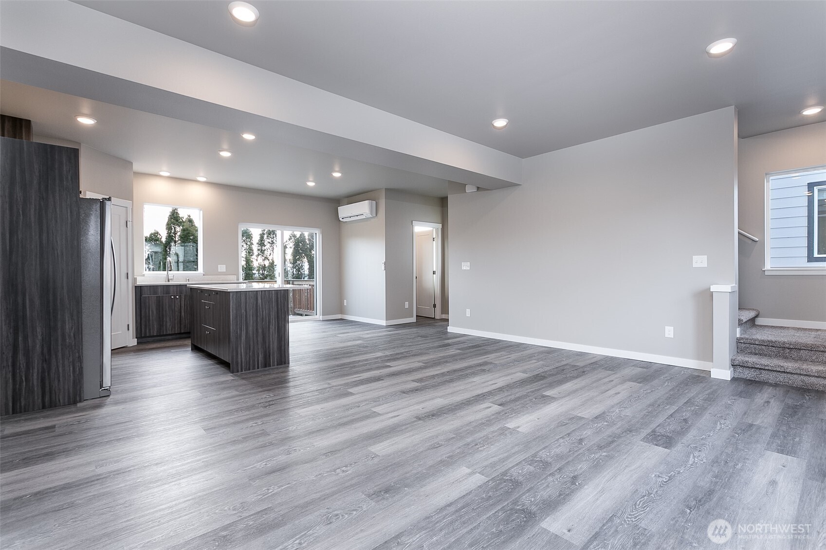 1817 Eastgate Loop Property Photo 9