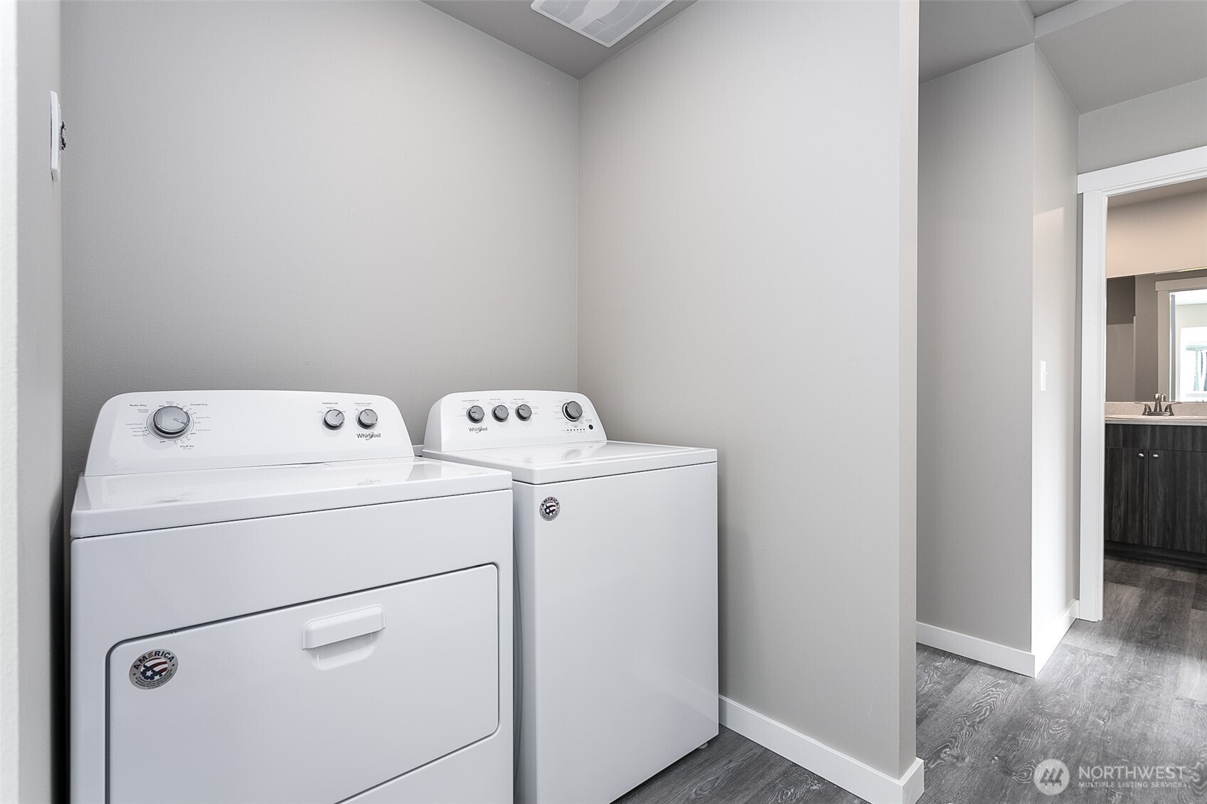 1817 Eastgate Loop Property Photo 10