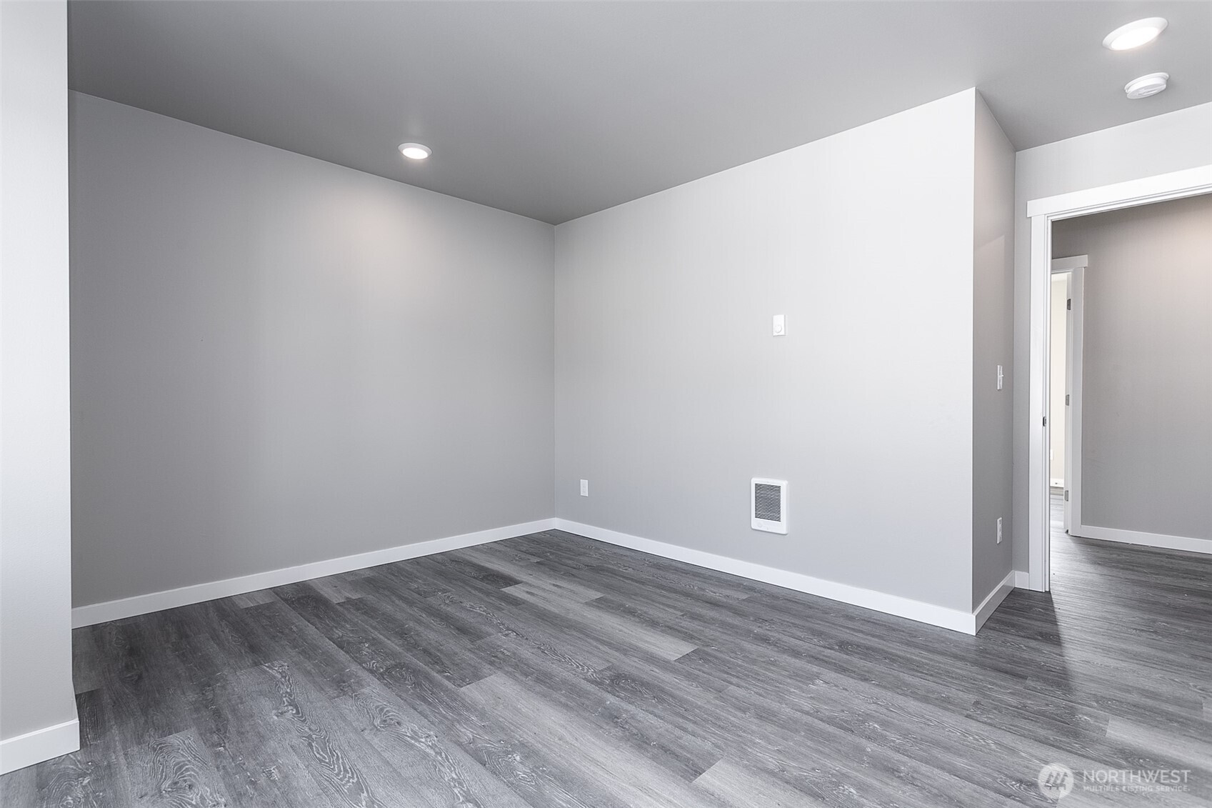 1817 Eastgate Loop Property Photo 14