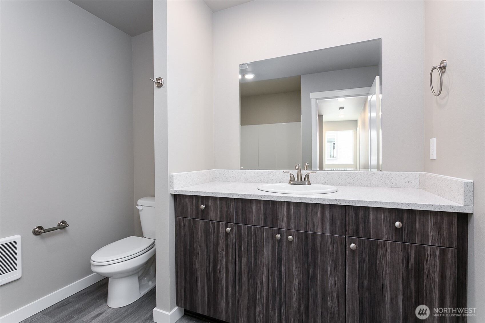 1817 Eastgate Loop Property Photo 16