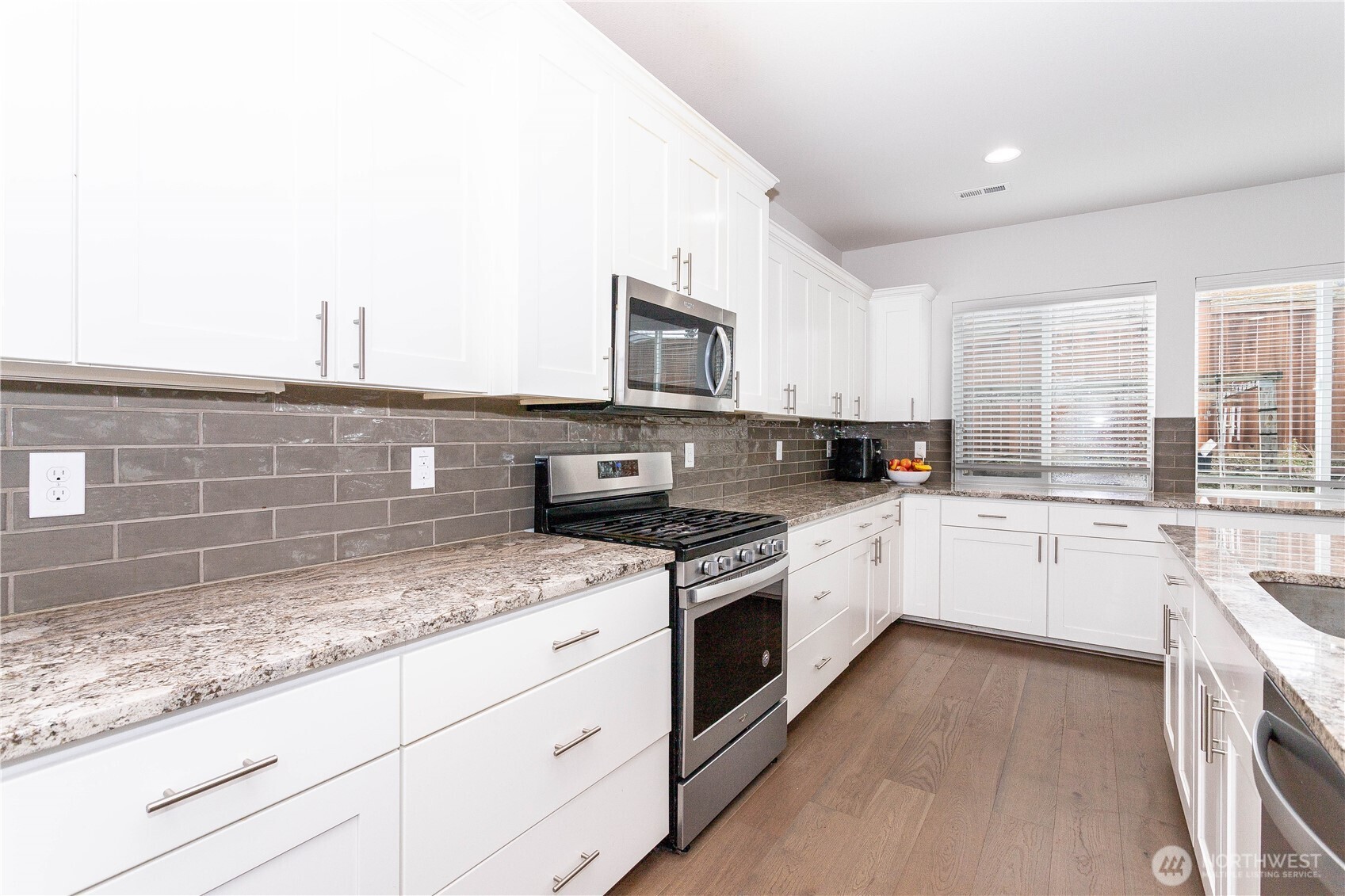 27432 14th Place Property Photo 6
