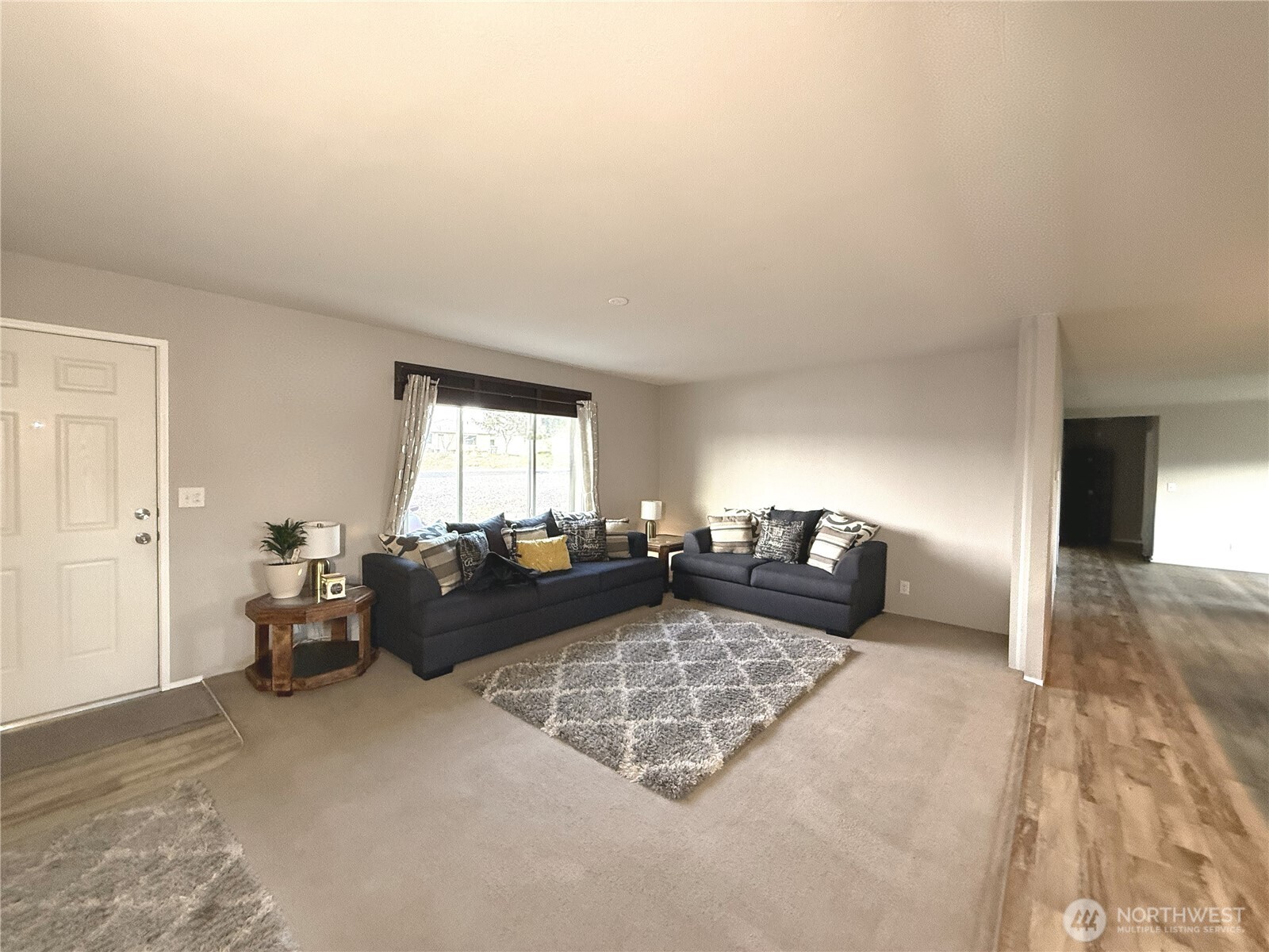 401 Peachtree Place Property Photo 2