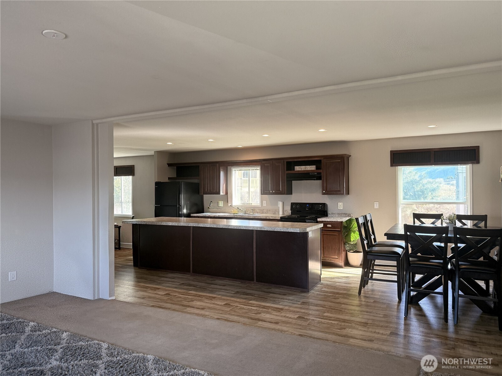 401 Peachtree Place Property Photo 3