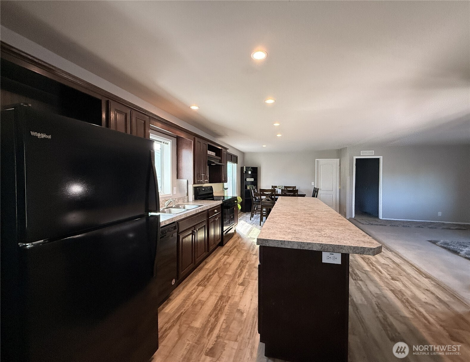 401 Peachtree Place Property Photo 4