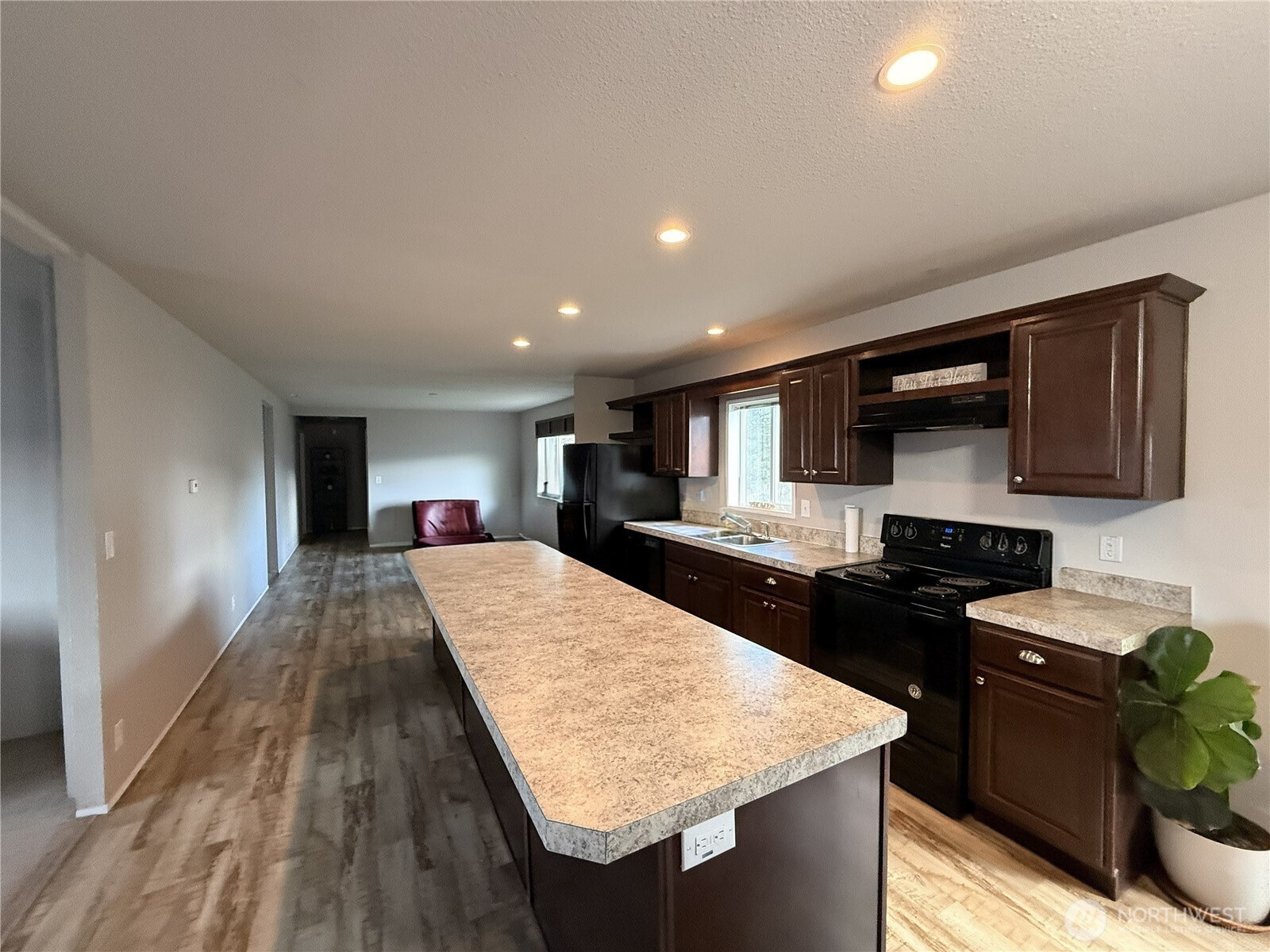 401 Peachtree Place Property Photo 5
