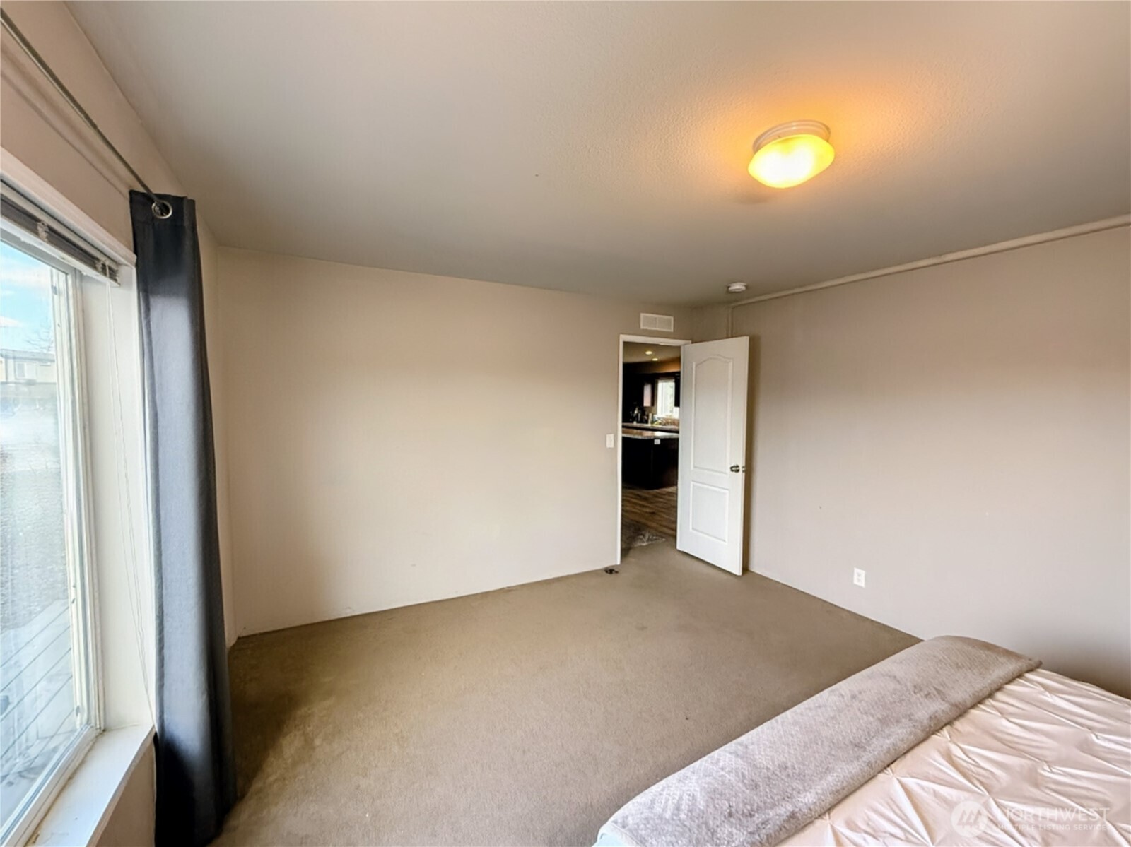 401 Peachtree Place Property Photo 12