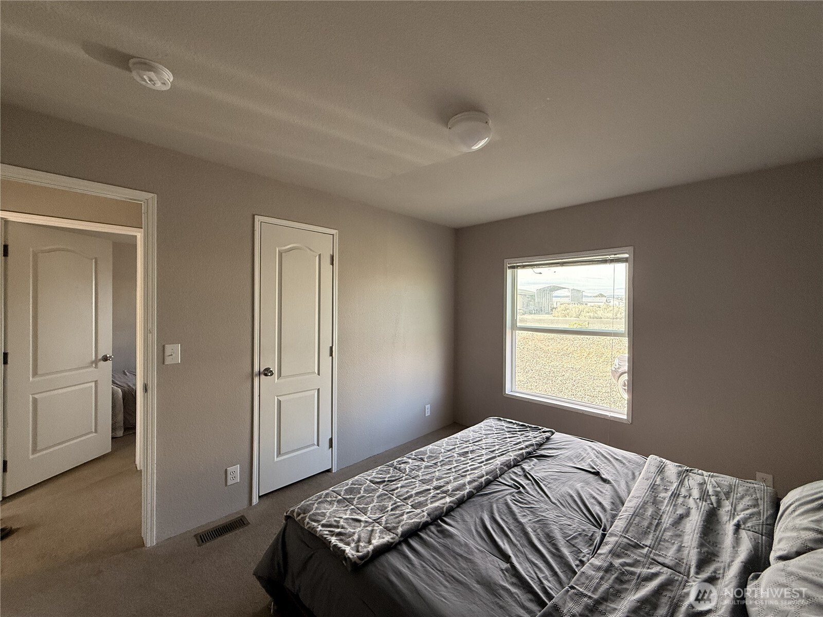 401 Peachtree Place Property Photo 17