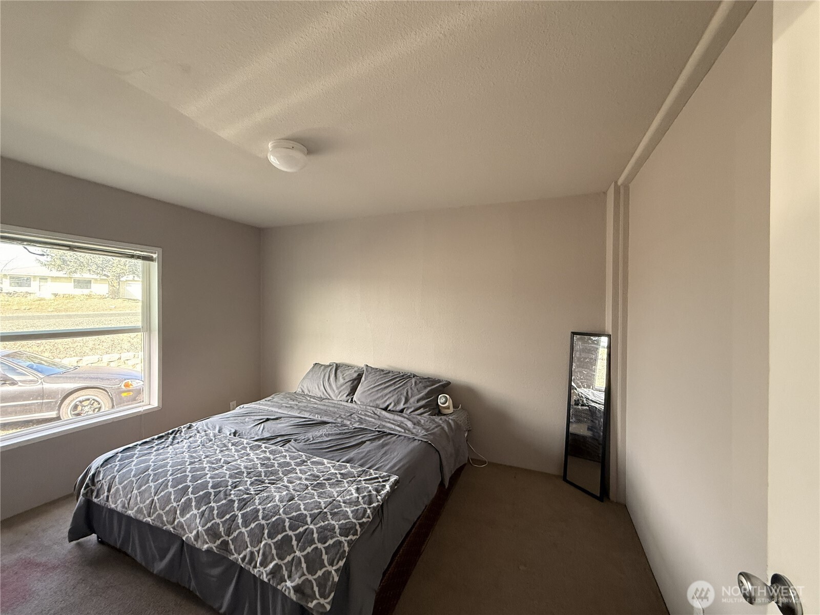 401 Peachtree Place Property Photo 18