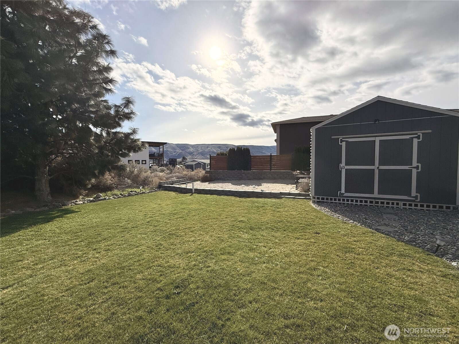 401 Peachtree Place Property Photo 22