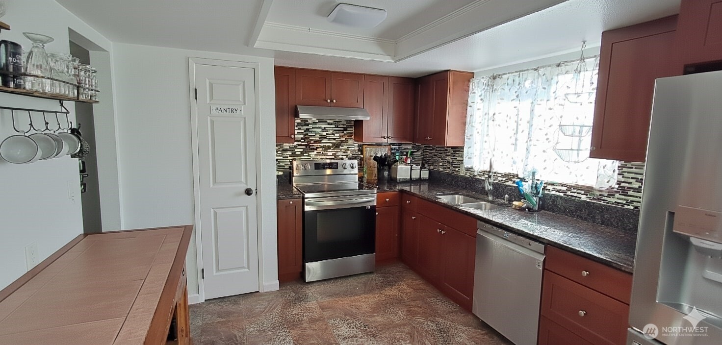 7655 Forest Ridge Drive Property Photo 3