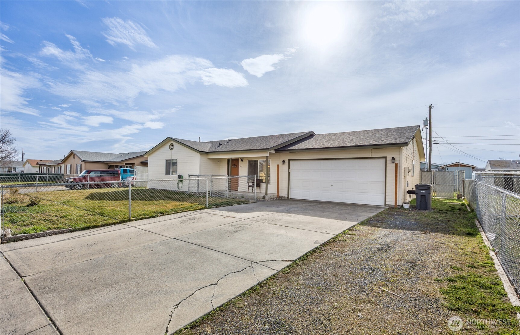 1215 Lowry St Property Photo 2