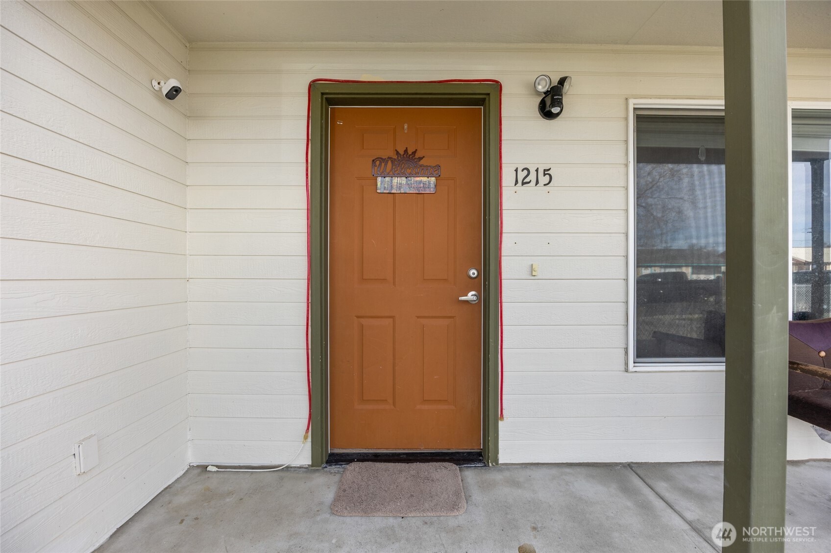 1215 Lowry St Property Photo 4